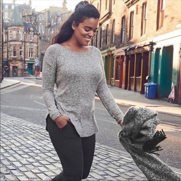 Athleta Sweaters - Athleta Heather Gray Luxe Pose Marled Sweater with Thumbholes